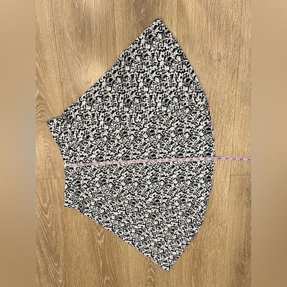 Paraphrase Black & White Patterned Skirt - Medium - Picture 5 of 9